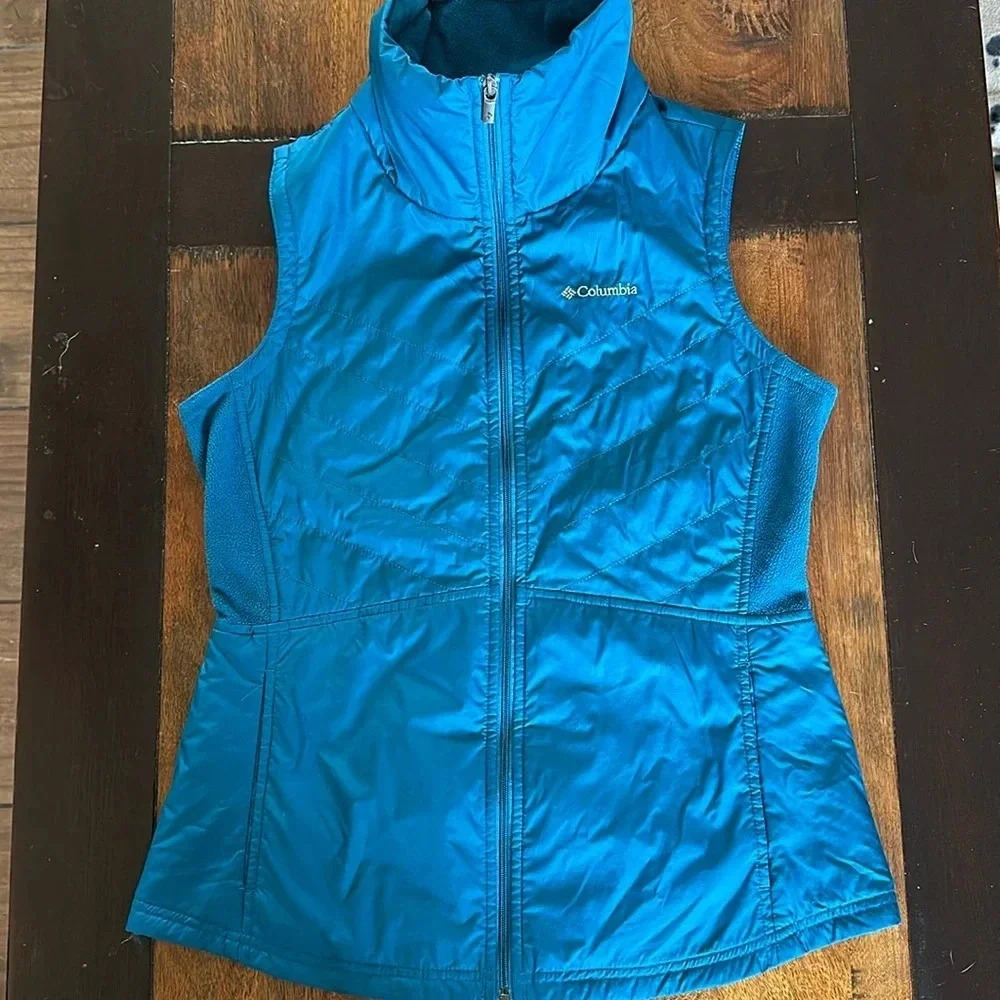 Free with bundle! Columbia zip up vest jacket size Small EUC